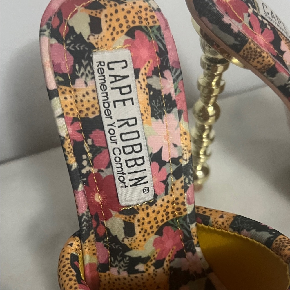 Cape Robbin Floral Heels - Pink and Black - Picture 3 of 6